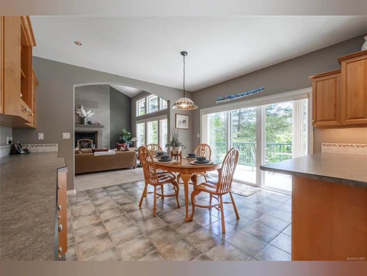 376 W Viaduct Avenue, Saanich, BC, V9E 2B6 - 20