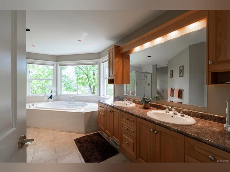 376 W Viaduct Avenue, Saanich, BC, V9E 2B6 - 41