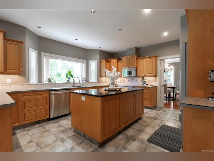376 W Viaduct Avenue, Saanich, BC, V9E 2B6 - 15