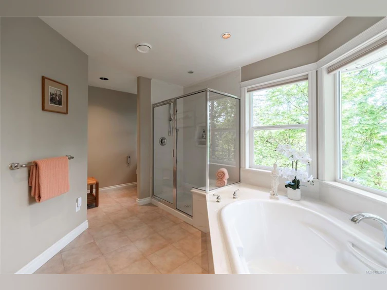 376 W Viaduct Avenue, Saanich, BC, V9E 2B6 - 42