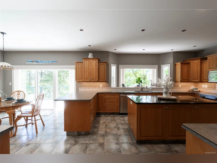 376 W Viaduct Avenue, Saanich, BC, V9E 2B6 - 17