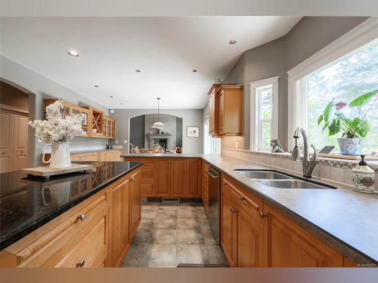 376 W Viaduct Avenue, Saanich, BC, V9E 2B6 - 19