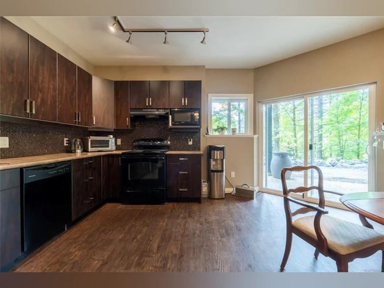 376 W Viaduct Avenue, Saanich, BC, V9E 2B6 - 62