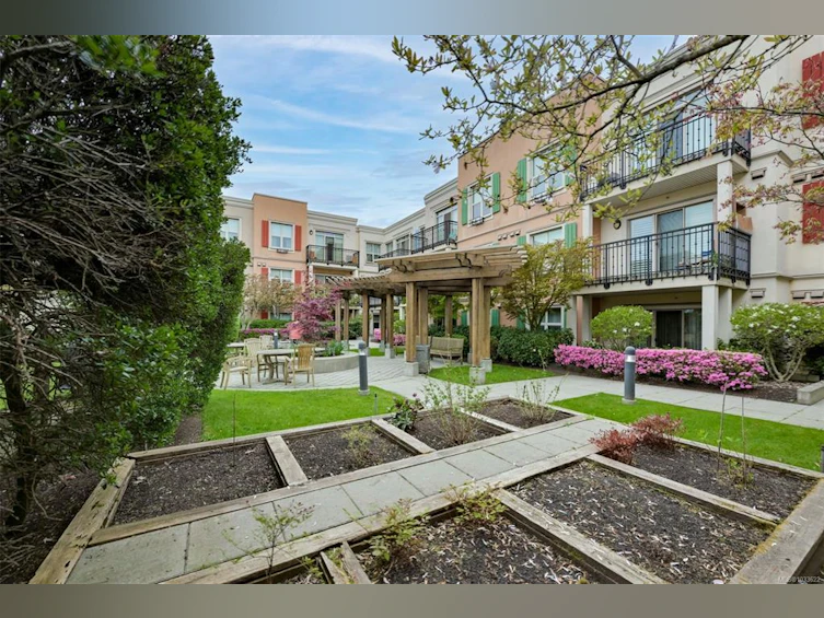 204-1620 Mckenzie Avenue, Saanich, BC, V8N 0A1 - 35