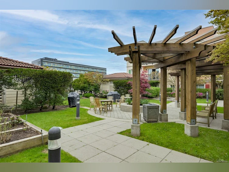 204-1620 Mckenzie Avenue, Saanich, BC, V8N 0A1 - 33