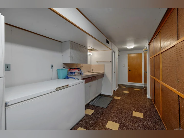 52 S Murphy Street, Campbell River, BC, V9W 1Y4 - 56