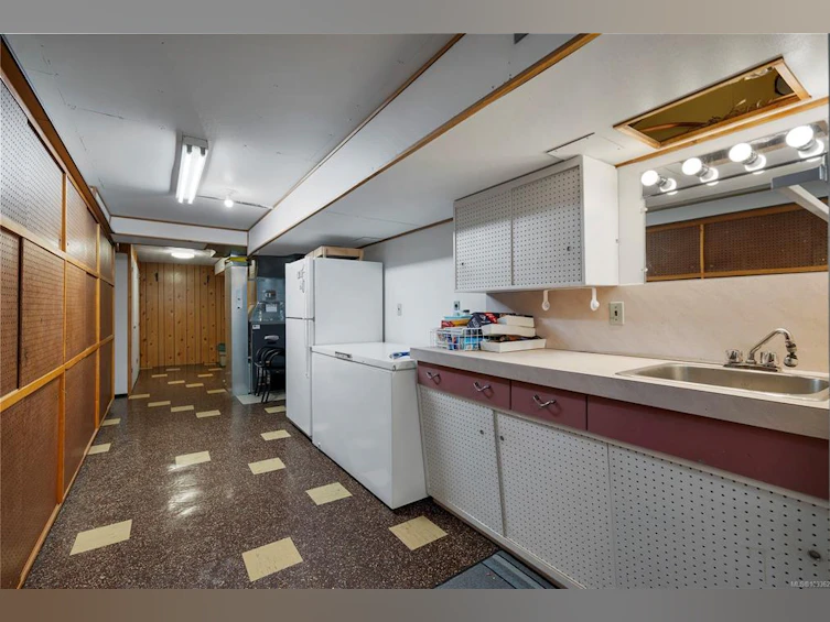 52 S Murphy Street, Campbell River, BC, V9W 1Y4 - 55
