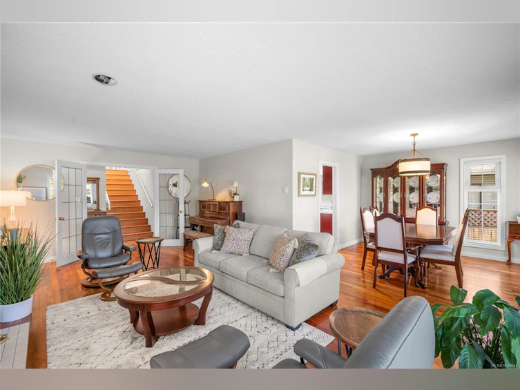 4705 Sunnymead Way, Saanich, BC, V8Y 2Z9 - 9