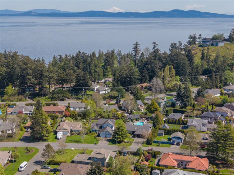 4705 Sunnymead Way, Saanich, BC, V8Y 2Z9 - 69