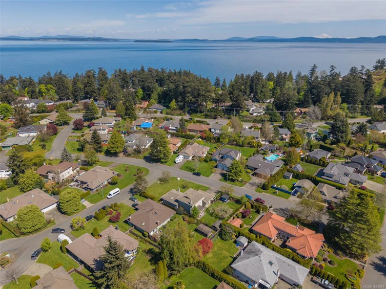 4705 Sunnymead Way, Saanich, BC, V8Y 2Z9 - 70