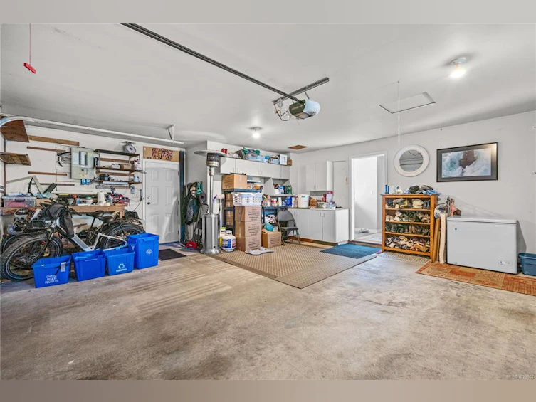 4705 Sunnymead Way, Saanich, BC, V8Y 2Z9 - 46