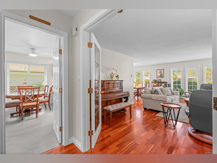 4705 Sunnymead Way, Saanich, BC, V8Y 2Z9 - 4