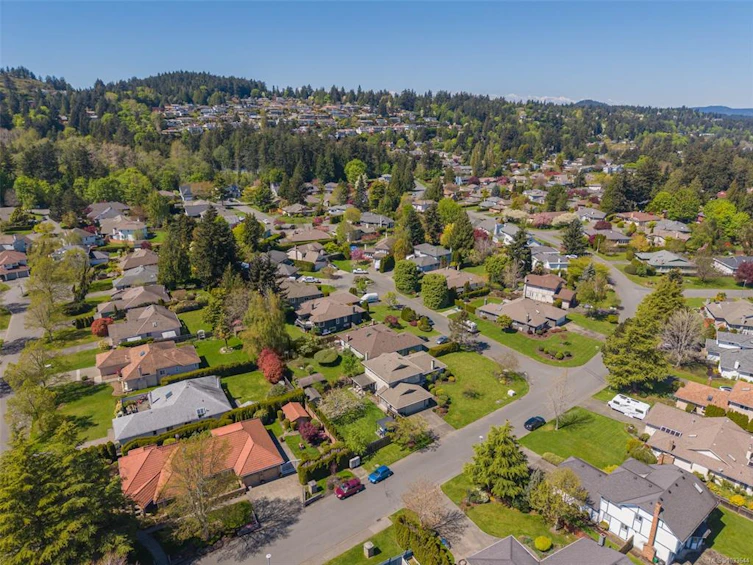 4705 Sunnymead Way, Saanich, BC, V8Y 2Z9 - 71