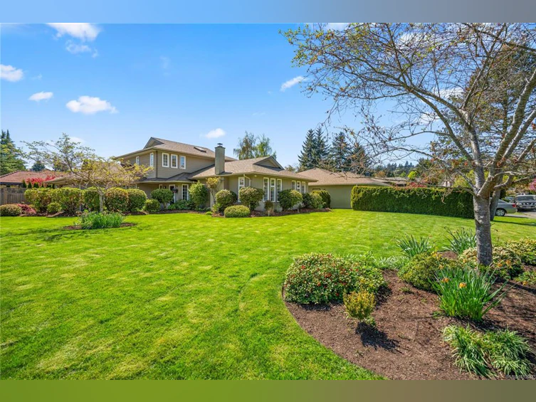 4705 Sunnymead Way, Saanich, BC, V8Y 2Z9