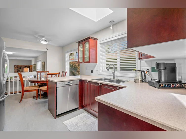 4705 Sunnymead Way, Saanich, BC, V8Y 2Z9 - 16