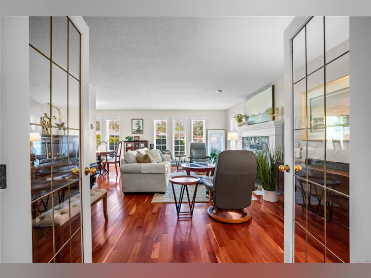 4705 Sunnymead Way, Saanich, BC, V8Y 2Z9 - 5