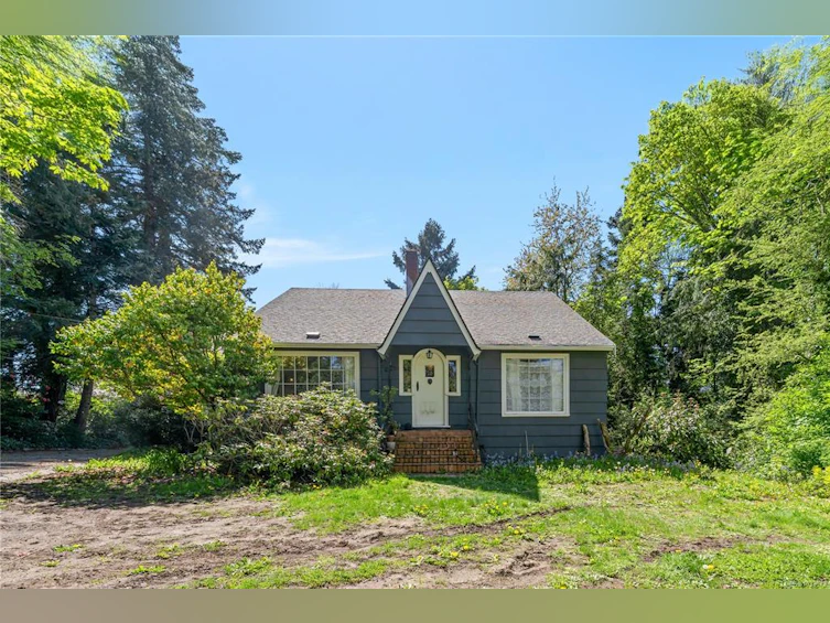2895 Murray Drive, Saanich, BC, V9A 2S6