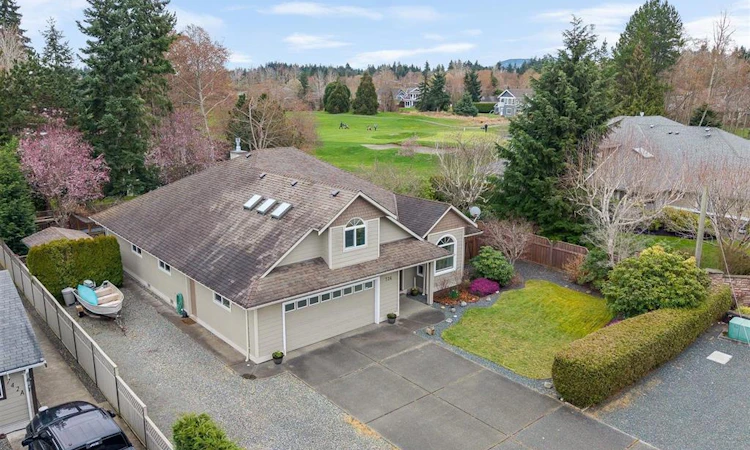 736 Barclay Crescent