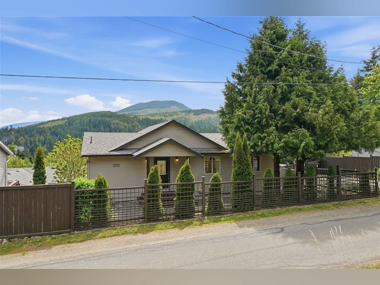 1758 Martini Way, Qualicum Beach, BC, V9K 2S3 - 11