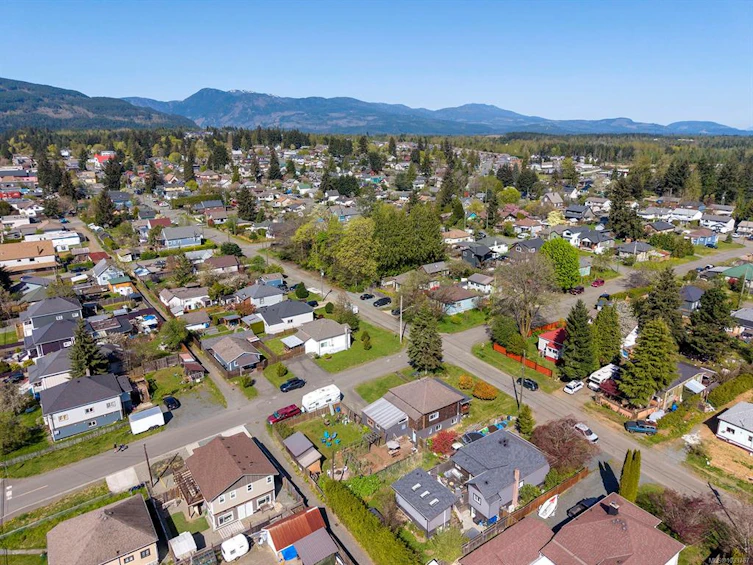 2815 Penrith Avenue, Cumberland, BC, V0R 1S0 - 23