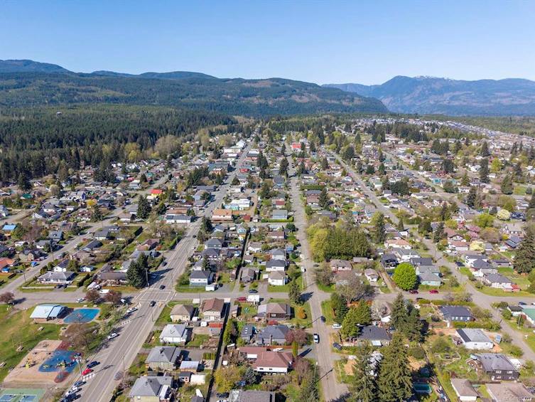2815 Penrith Avenue, Cumberland, BC, V0R 1S0 - 25