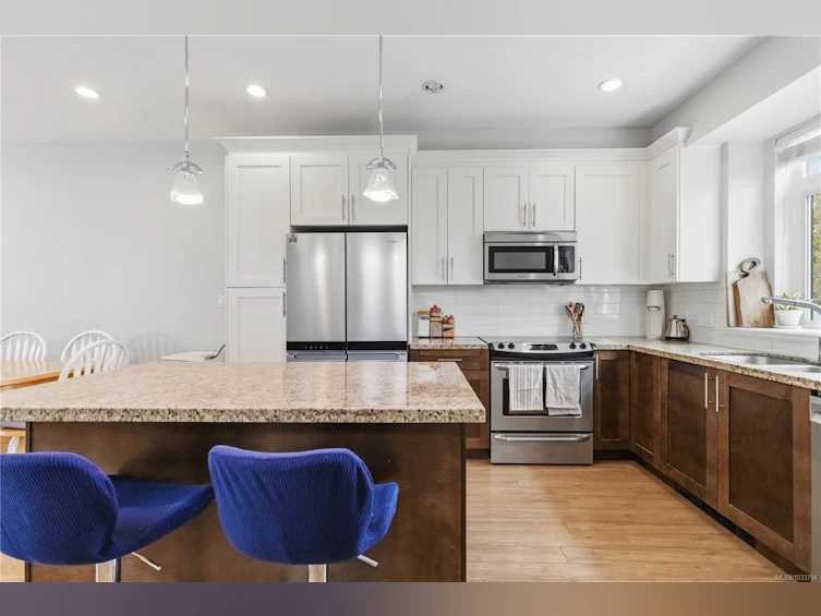 1-2918 Shelbourne Street, Victoria, BC, V8R 4M6 - 21
