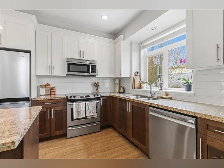 1-2918 Shelbourne Street, Victoria, BC, V8R 4M6 - 22