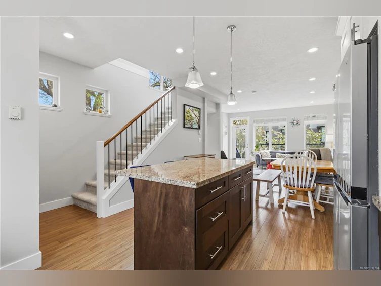1-2918 Shelbourne Street, Victoria, BC, V8R 4M6 - 24