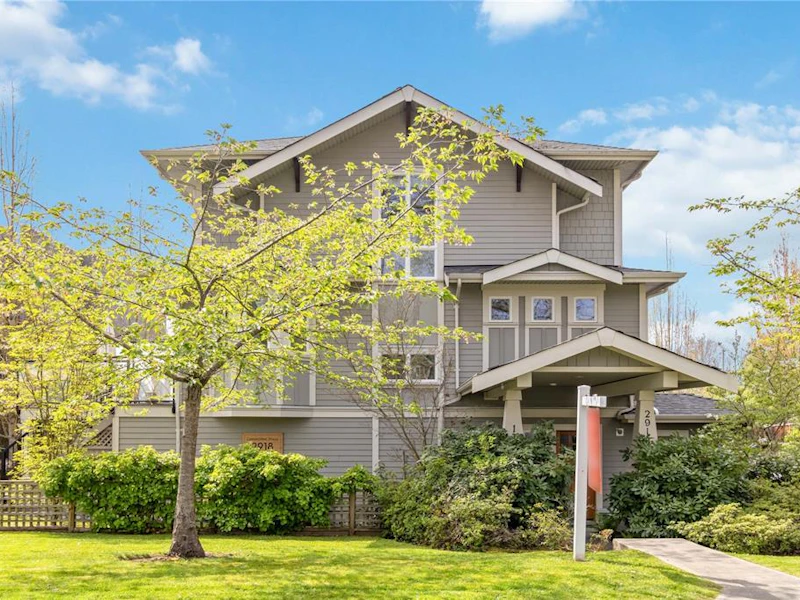 1 - 2918 Shelbourne Street, Victoria BC V8R 4M6