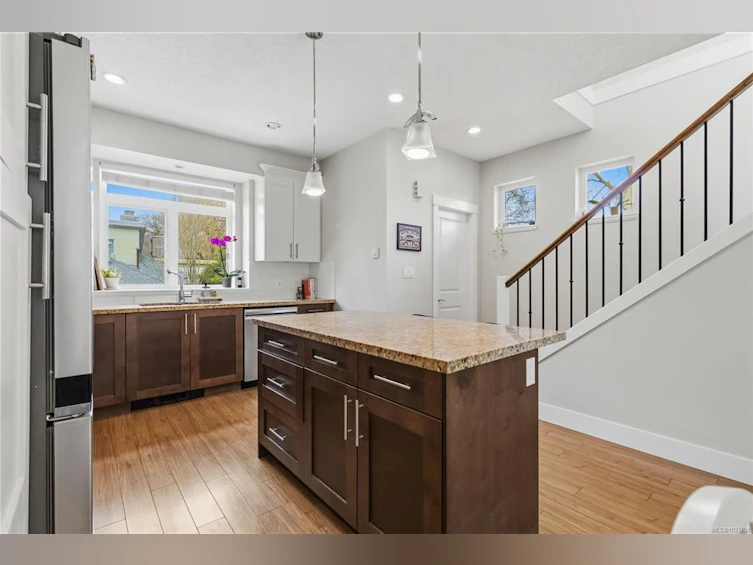 1-2918 Shelbourne Street, Victoria, BC, V8R 4M6 - 18