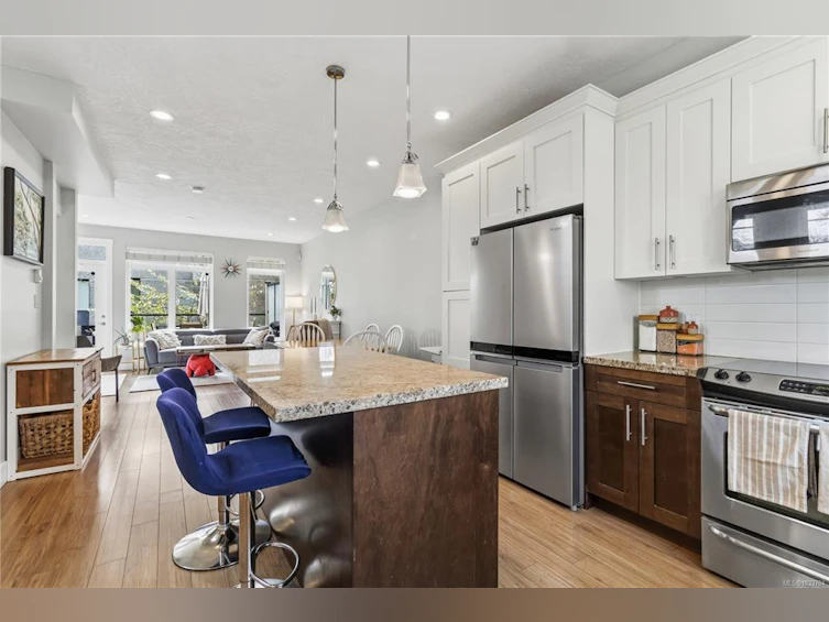 1-2918 Shelbourne Street, Victoria, BC, V8R 4M6 - 23