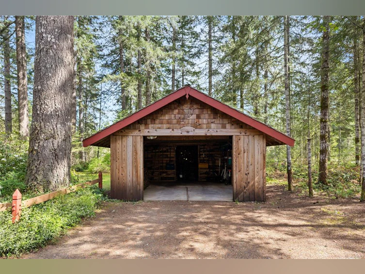 3856 Dohm Road, Black Creek, BC, V9J 1E7 - 6