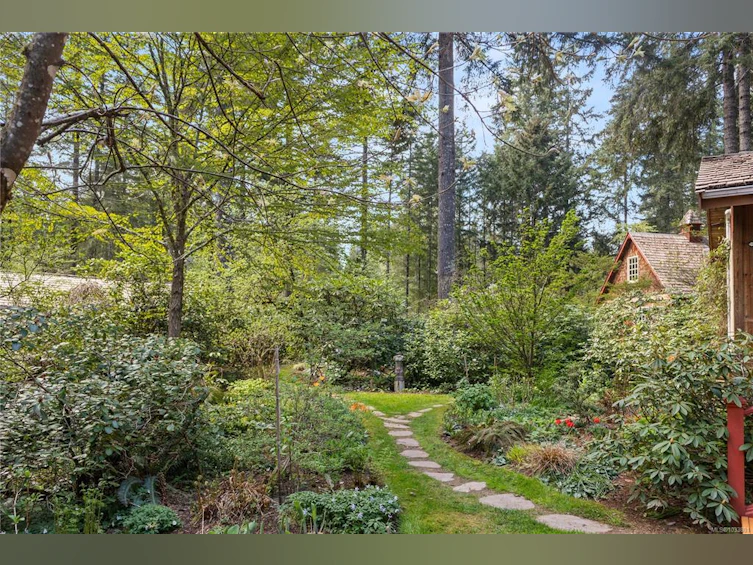 3856 Dohm Road, Black Creek, BC, V9J 1E7 - 38