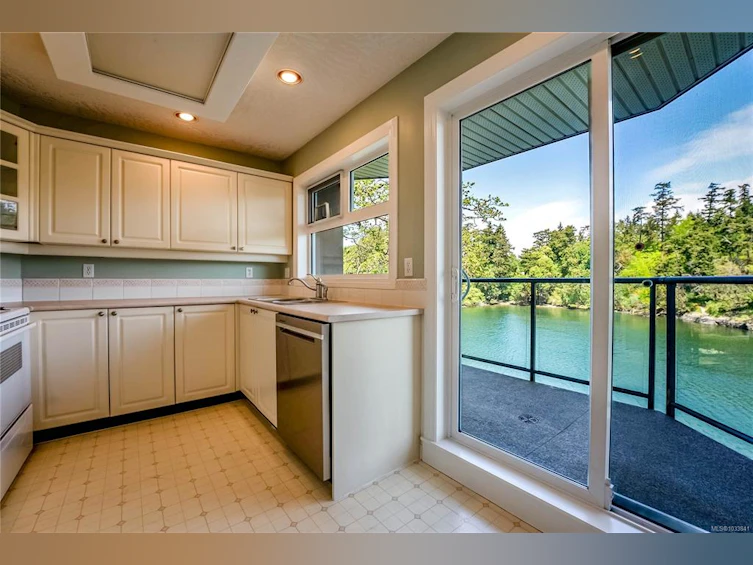 106-1083 Tillicum Road, Esquimalt, BC, V9V 7L7 - 3