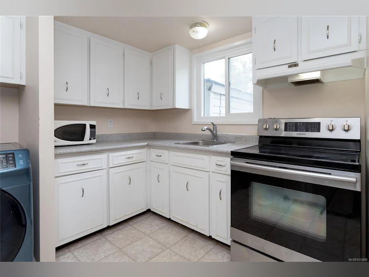 5-1040 Kenneth Street, Saanich, BC, V8X 3J5 - 8