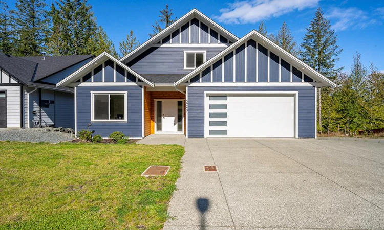 3240 Klanawa Crescent