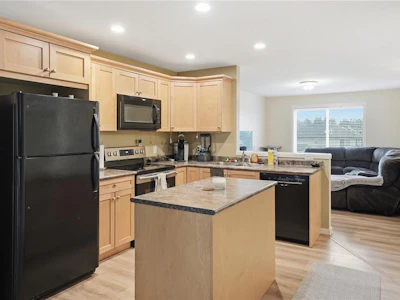 6085 Clayburn Place - 3