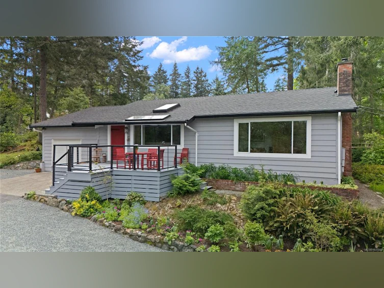10851 Deep Cove Road, North Saanich, BC, V8L 5M5 - 10