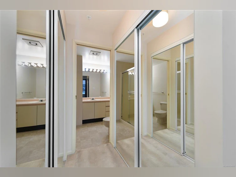 205-1010 View Street, Victoria, BC, V8V 4Y3 - 14