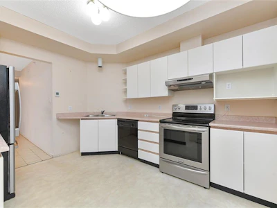205-1010 View Street - 5