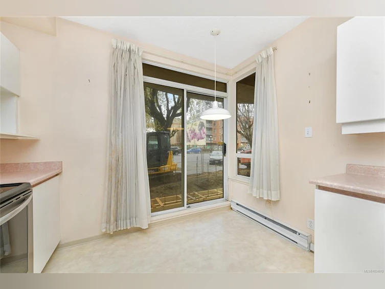 205-1010 View Street, Victoria, BC, V8V 4Y3 - 9