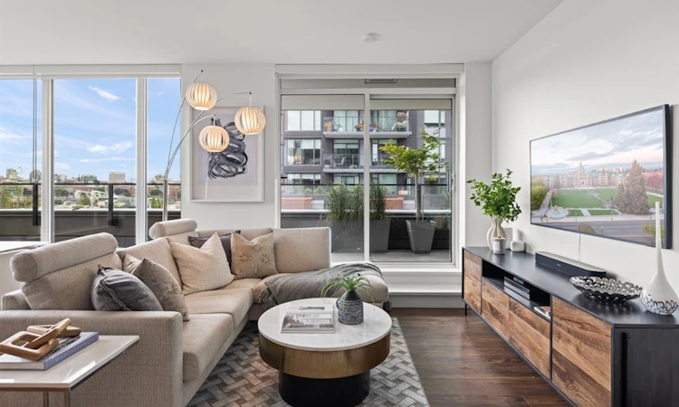 303-369 Tyee Road