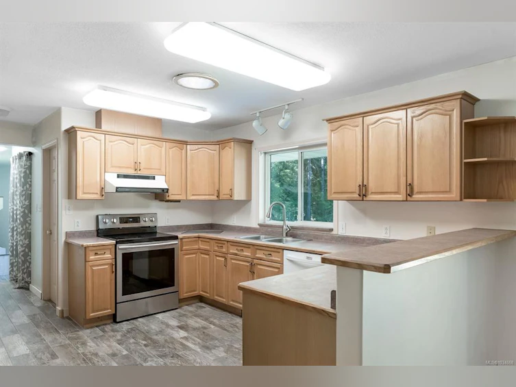 520 Corcan Road, Qualicum Beach, BC, V9K 2E9 - 7
