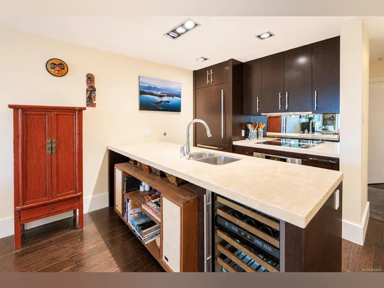 101-368 Main Street, Tofino, BC, V0R 2Z0 - 5