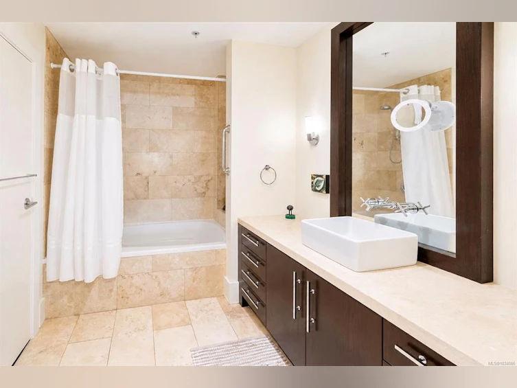 101-368 Main Street, Tofino, BC, V0R 2Z0 - 12