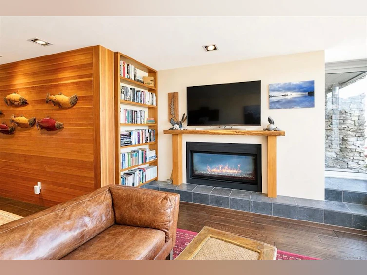 101-368 Main Street, Tofino, BC, V0R 2Z0 - 2