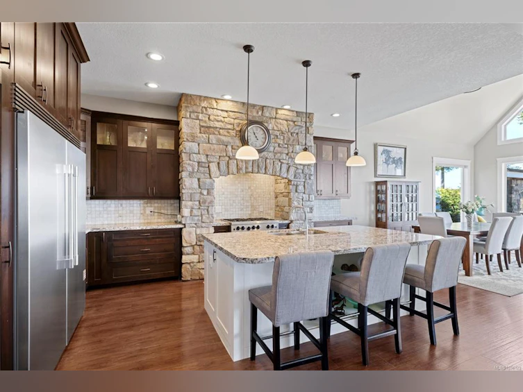 863 Cavin Road, French Creek, BC, V9P 1Z9 - 7