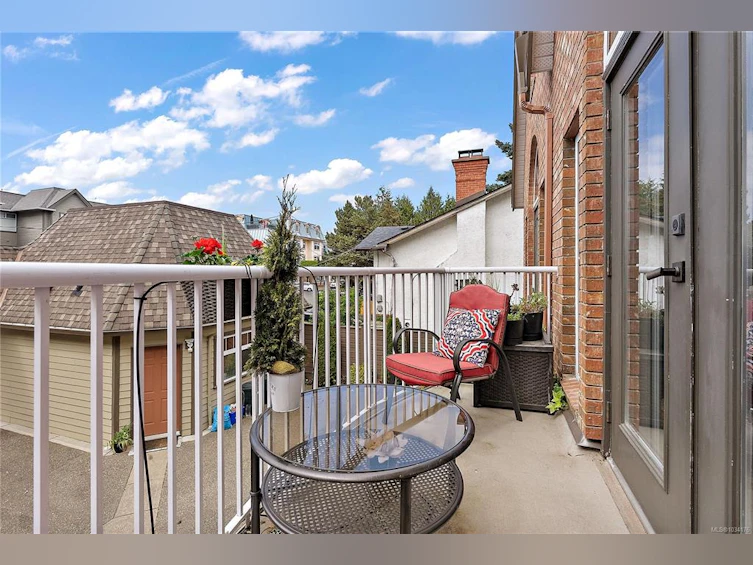 9713 Second Street, Sidney, BC, V8L 3C3 - 9