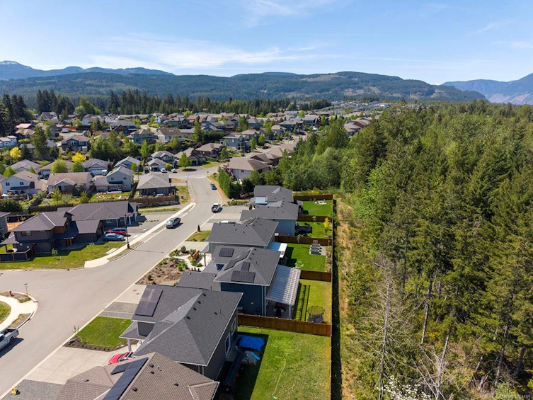 2732 Maple Street, Cumberland, BC, V0R 1S0 - 34