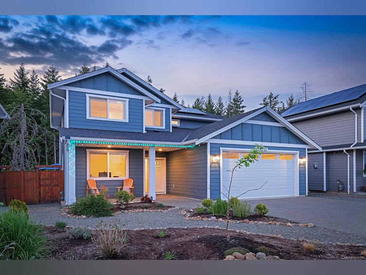 2732 Maple Street, Cumberland, BC, V0R 1S0 - 2